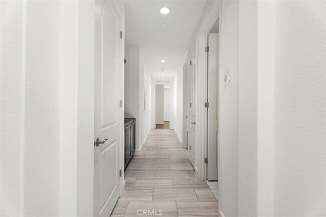 Building Photo - 154 Pavilion Park