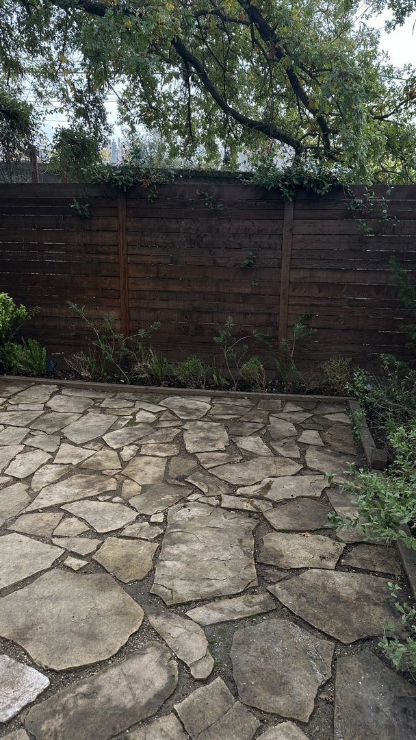 Building Photo - 1 Bedroom 1 Bath Duplex, Land Park-Curtis Park Area SEE VIDEO