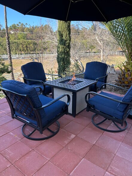 Patio Set - 34545 Linda Rosea Rd