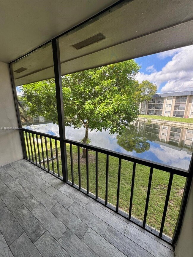 Building Photo - 8010 N Colony Cir