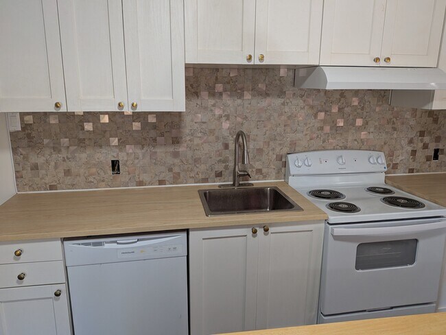 Building Photo - 5046 Miami St