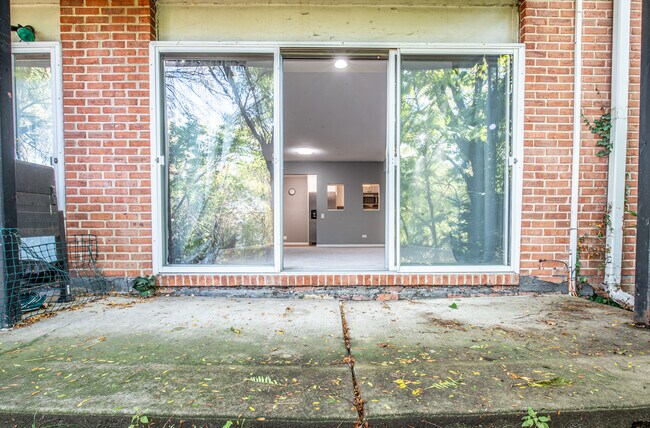 Building Photo - 5101 Carriage Way Dr