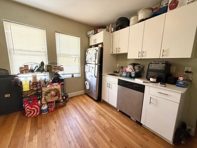 Building Photo - 4043 Washington St