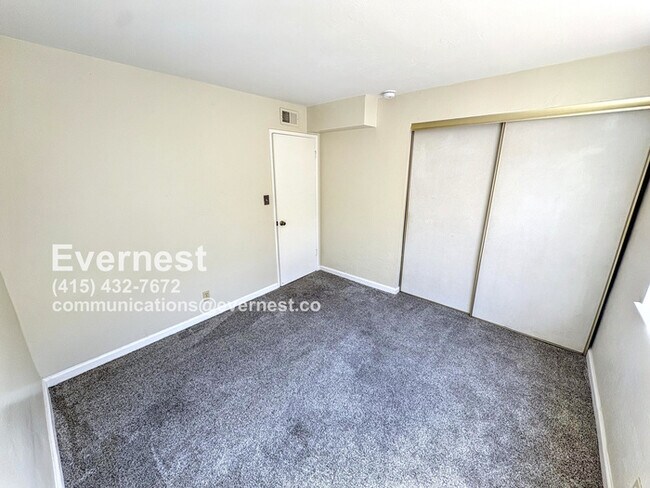 Building Photo - Spacious 2-Bed, 2-Bath Single-Family Home ...