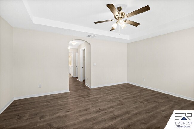 Building Photo - 10 Lysander Ln