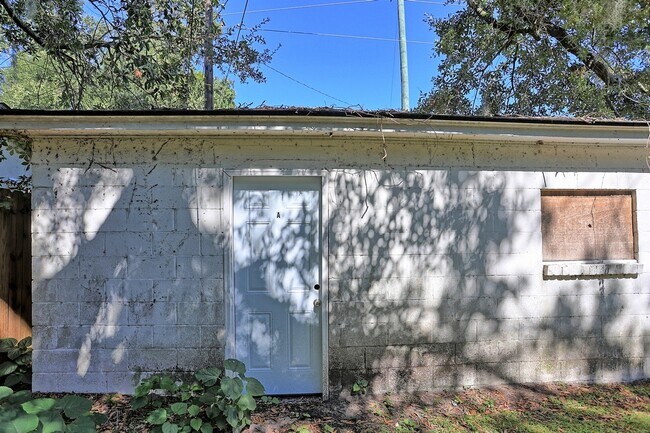 Building Photo - 2030 E 50th St