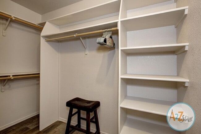 Building Photo - Emily Townhouses STR