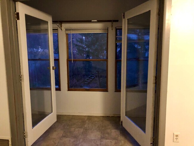 Building Photo - 125 Trout Ln