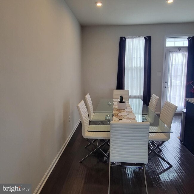 Building Photo - 2922 Glendale Ave