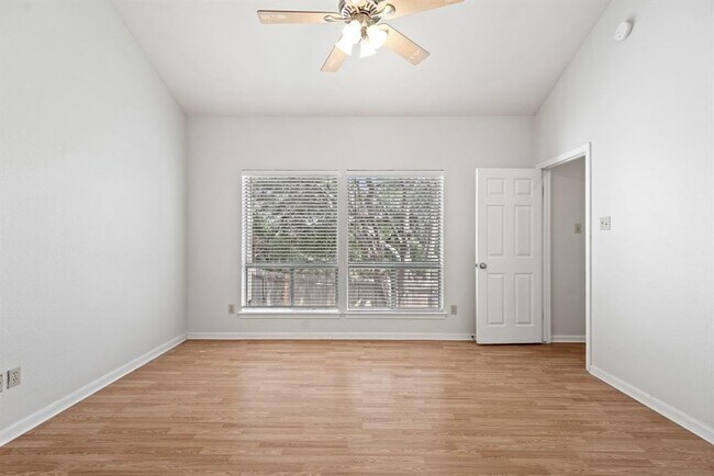 Building Photo - 307 Cuernavaca Dr N