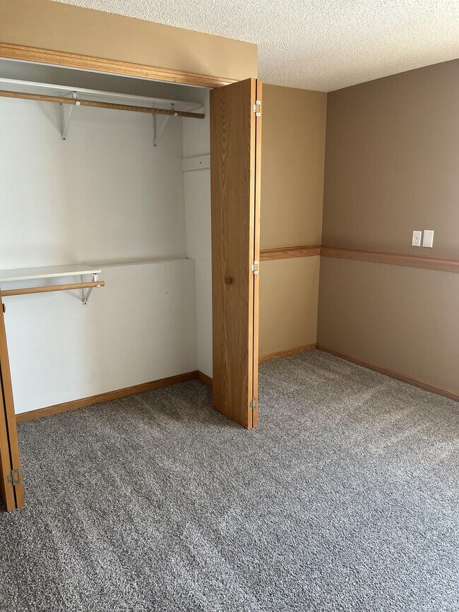 Building Photo - 9059 Oriole Ln