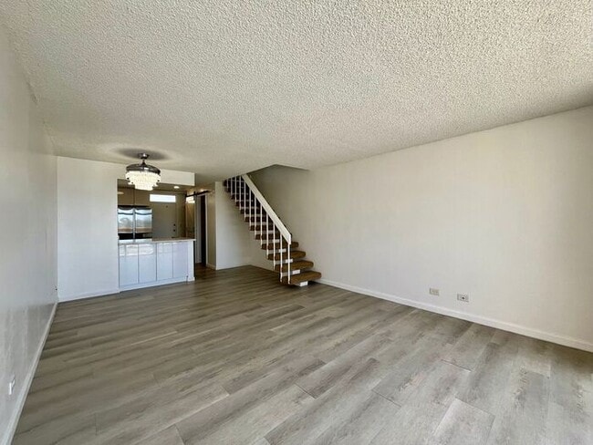 Building Photo - Large 2 Bed, 2.5 Bath Condo in the Ala Wai Plaza with 1 Parking