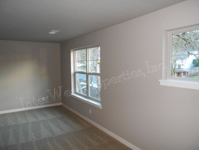 Building Photo - 3+ BED 2.5BA TIGARD HOME WITH DEN, SOAKER ...