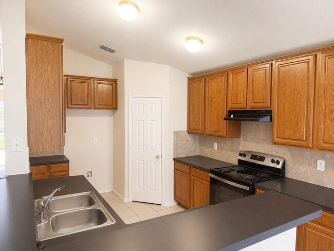 Building Photo - 1406 Millbrook Ln