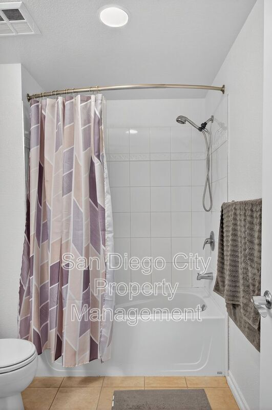 Building Photo - 1240 India St