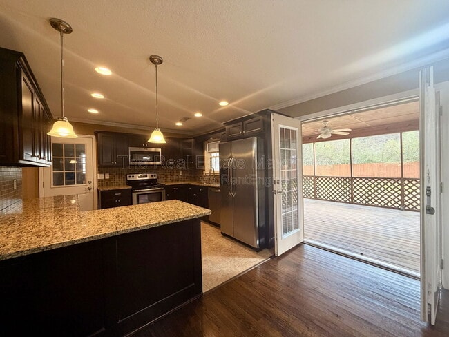 Building Photo - 1160 Greens Rd