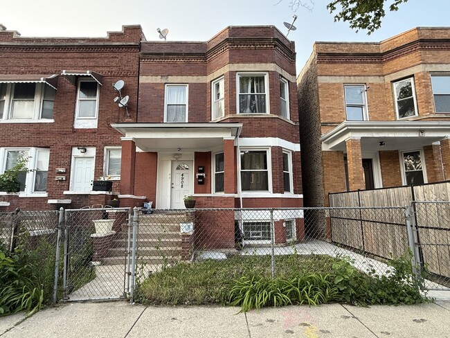 Primary Photo - 4908 W Erie St