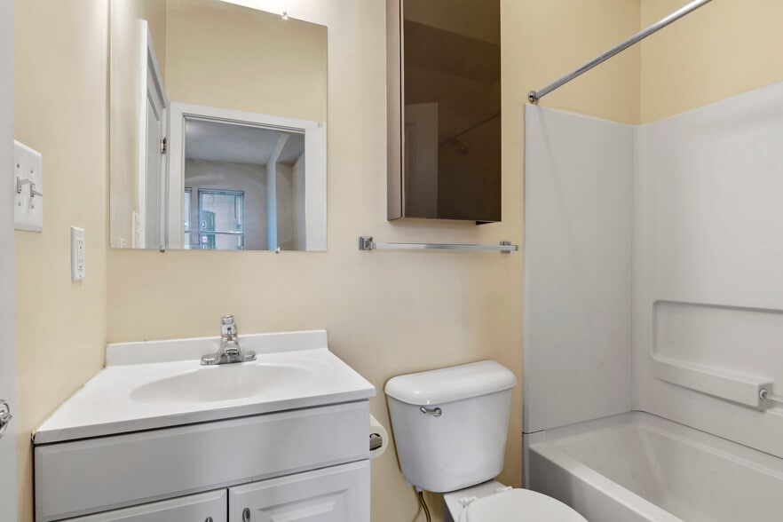 Building Photo - 1643 Fitzwater St