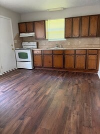 Building Photo - ***AVAILABLE NOW!!*** BEMIS LOCATION- PERFECT 3 BEDROOM FAMILY HOME!!!!