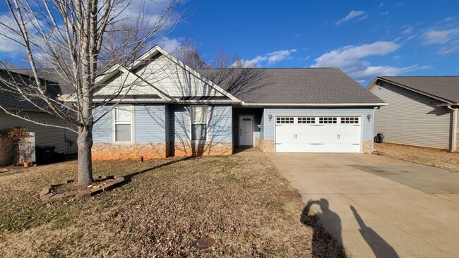 Primary Photo - 3 Bed, 2 bath Home Available in Travelers ...