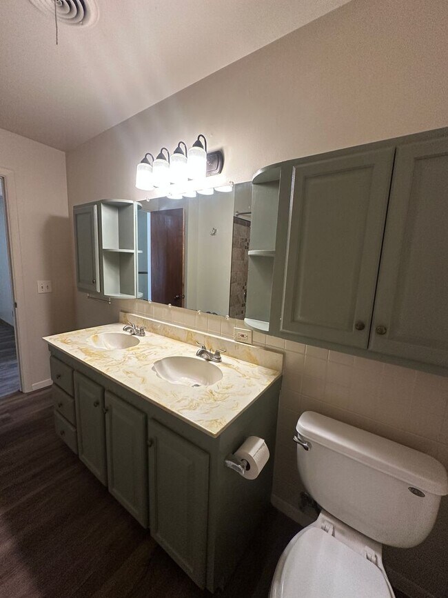 Building Photo - Beautiful Home on Mesa Circle!