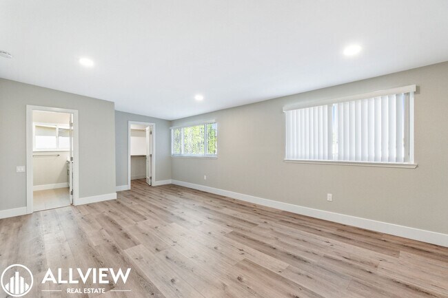 Building Photo - Welcome to this stunning 5-bedroom, 4-bath...