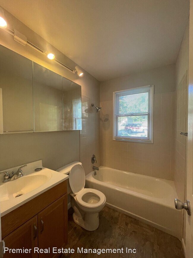 Building Photo - 3 br, 1 bath House - 2341 Blue Ridge Terrace