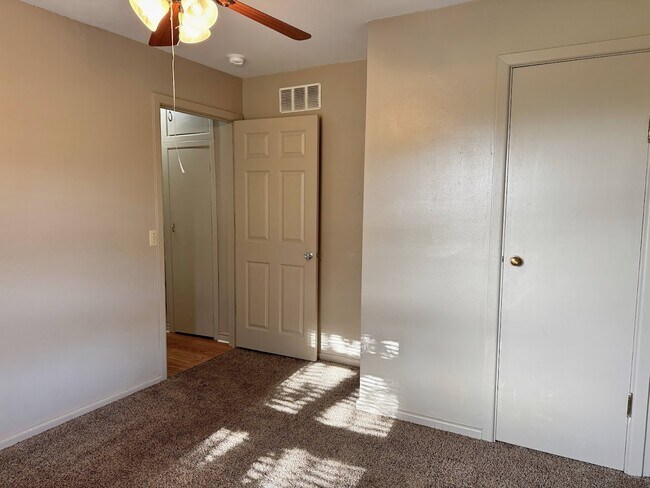 Building Photo - 703 Pecan St