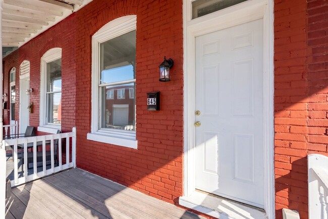 Building Photo - Newly Renovated 3 Bedroom, 1 Bathroom Townhouse
