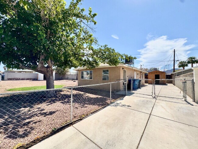 Building Photo - Adorable 3BD Vintage Henderson Home w/ Mod...