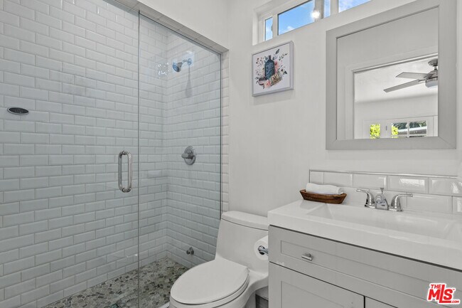 Building Photo - 4814 Lemona Ave