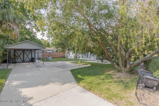 Building Photo - 1375 Menna St