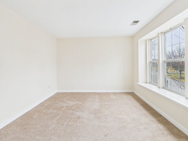 Building Photo - 5313 Golf Villa Ln