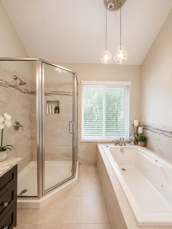 Building Photo - Beautiful Carmichael Home in Exclusive Neighborhood!