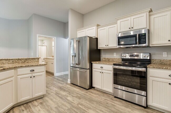 Building Photo - Spacious 4-Bedroom / 3 Bathroom + Office c...