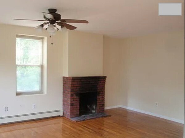 Building Photo - 105 Cedar St