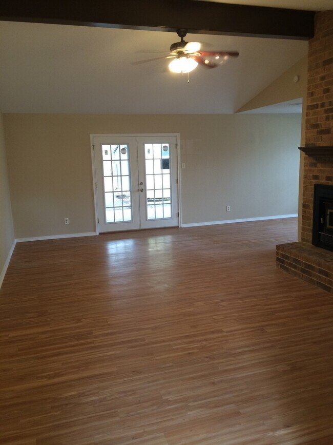 Building Photo - 10616 Debbie Ln