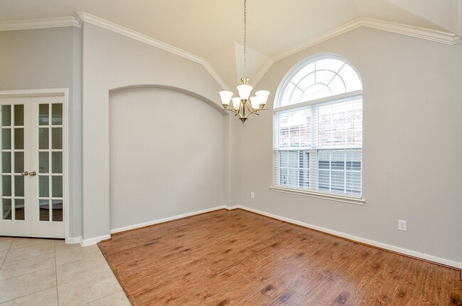 Building Photo - 24514 Springwood Glen Ln