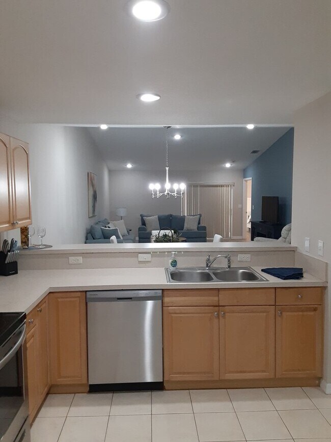 Building Photo - Stunning Short Term Rental!