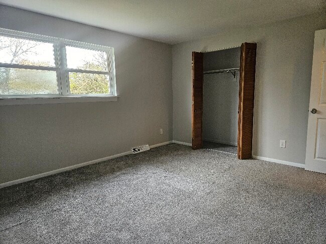 Building Photo - 608 Sunflower Dr