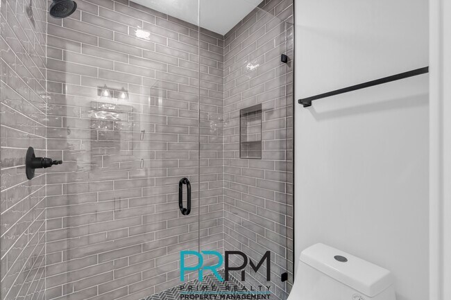 Building Photo - 938 Benchmark Dr