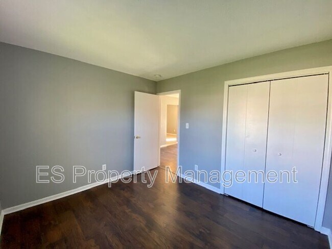 Building Photo - 4028 Dogwood Ln