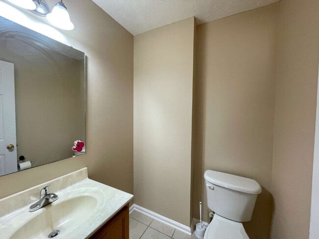 Building Photo - Spacious 4-Bed Haven With 2.5 Baths In Jac...