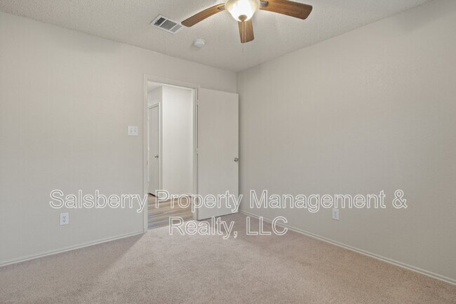 Building Photo - 536 Del Mar Dr