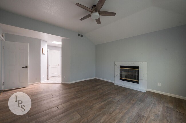 Building Photo - Northwest Fresno Home, CUSD - 4BR/2.5BA, Gated Community - Lots of Amenities