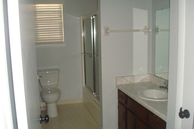Building Photo - 502 Gracy Ave
