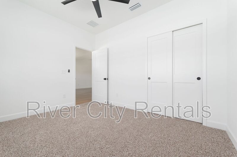 Building Photo - 9273 Dolphin St