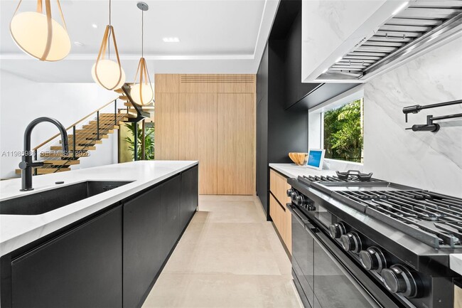 Building Photo - 8625 NE 10th Ave