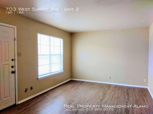 Building Photo - 703 W Summit Ave