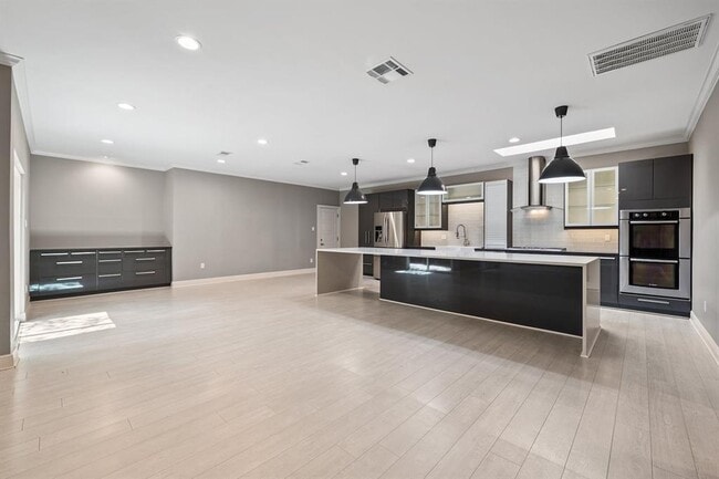 Building Photo - 5703 Eagle Cliff